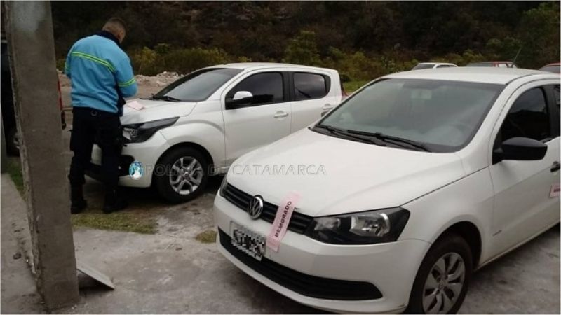 Secuestran dos autos en El Jumeal que corrían picada