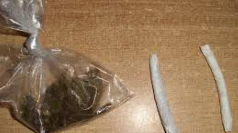 Sorprenden a un joven con cigarrillos de marihuana cerca de El Jumeal