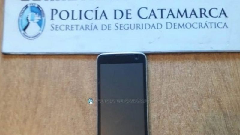 Devolvió un celular que robó su hija