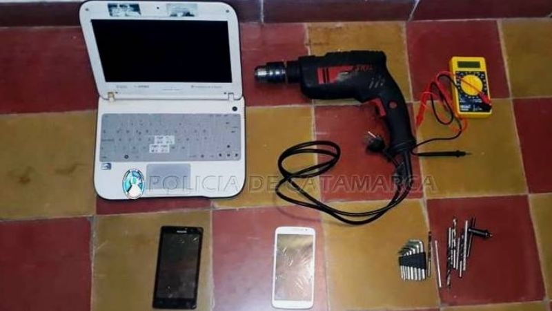 Un niño robó en una casa y sus padres entregaron lo sustraído