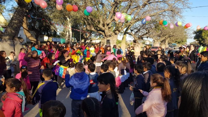 Alumnos realizaron "Bailando por una sonrisa"