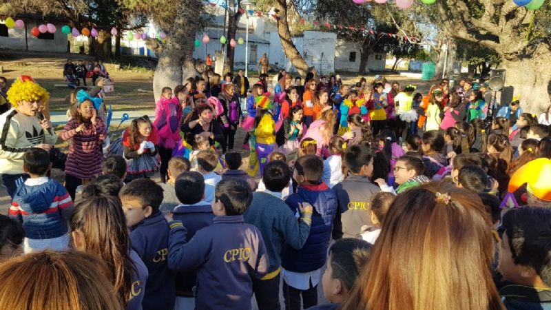 Alumnos realizaron "Bailando por una sonrisa"