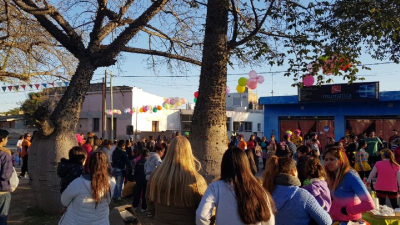 Alumnos realizaron "Bailando por una sonrisa"