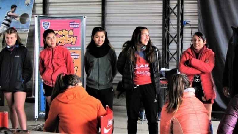 La UAR brindó clínica de rugby femenino en Los Teros