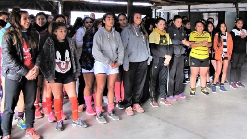 La UAR brindó clínica de rugby femenino en Los Teros