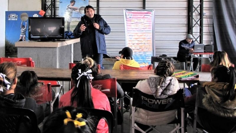 La UAR brindó clínica de rugby femenino en Los Teros