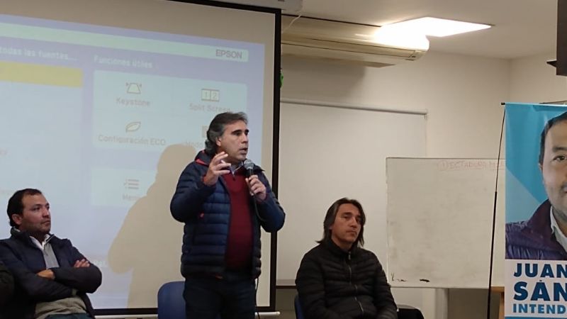 Candidatos intercambiaron ideas con estudiantes santamarianos en Tucumán