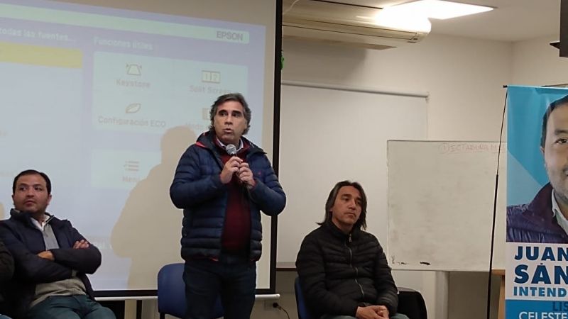 Candidatos intercambiaron ideas con estudiantes santamarianos en Tucumán