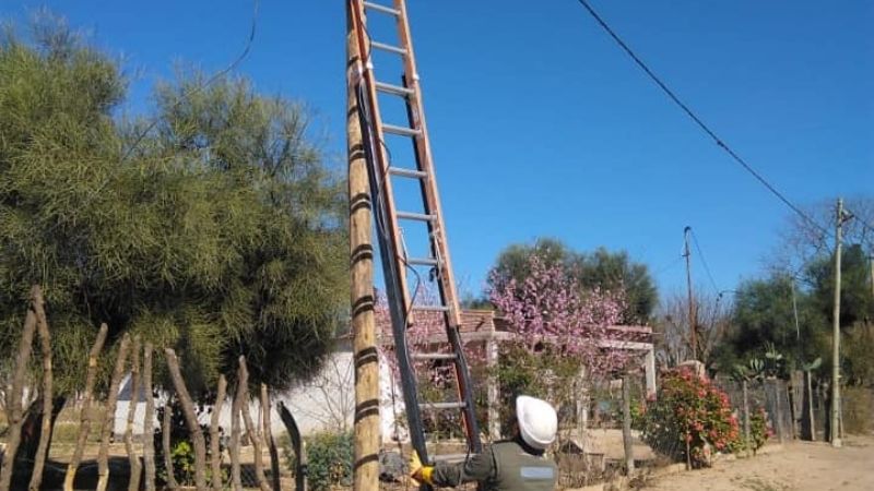 Trabajan para mejorar el servicio eléctrico en Lavalle y Saujil
