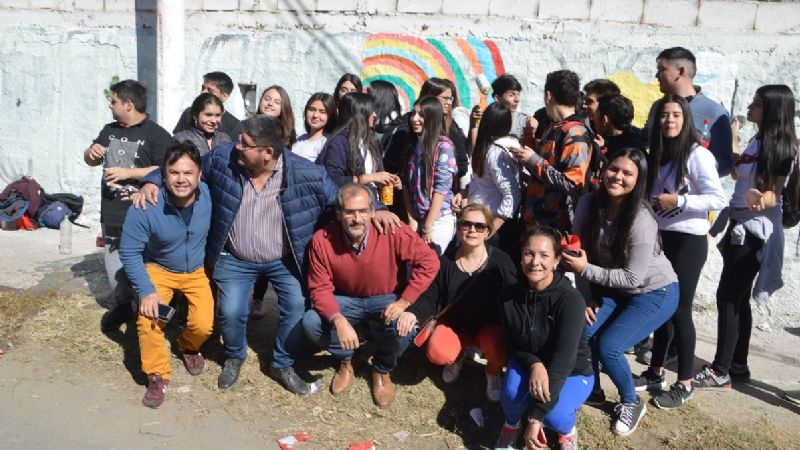 Jóvenes pintaron murales en Valle Viejo