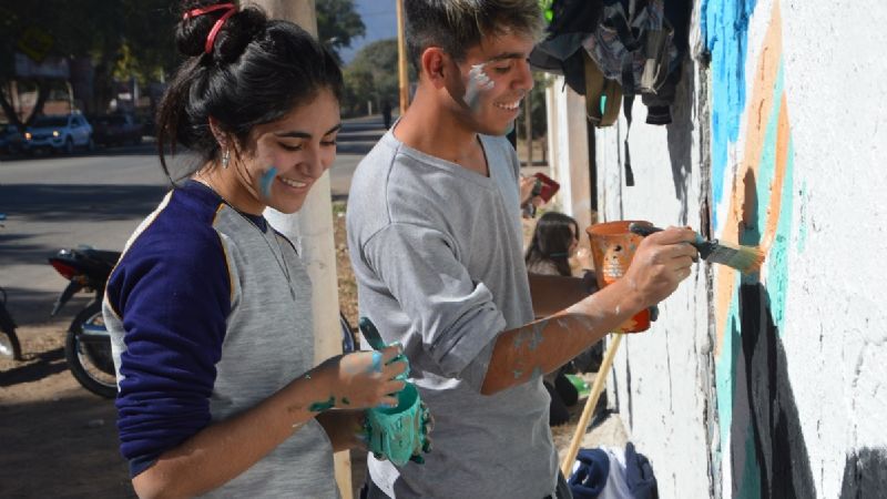 Jóvenes pintaron murales en Valle Viejo