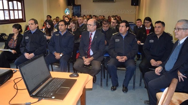 Plataforma virtual para cursos a distancia de la Escuela de Provincia