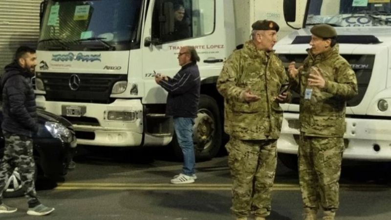 Con miles de autos, camiones, helicópteros y hasta mulas, se reparten las urnas para las PASO