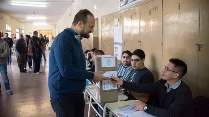 Brumec votó en la Escuela Industrial