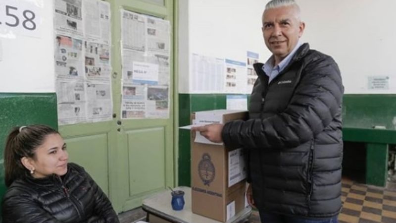 Gómez votó esperanzado en una "nueva forma de hacer política"