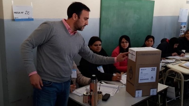 Hernández: "El sistema de voto papel está perimido"