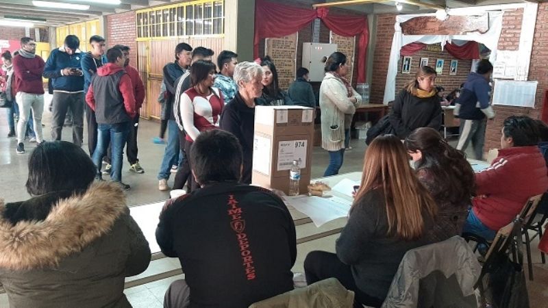 Con total normalidad se sigue votando a lo largo y ancho del departamento Santa María