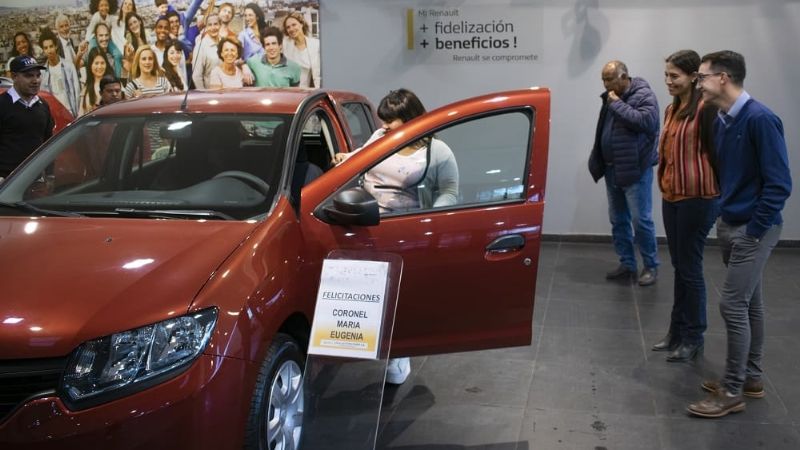 Entregaron el auto 0km. sorteado en el Poncho