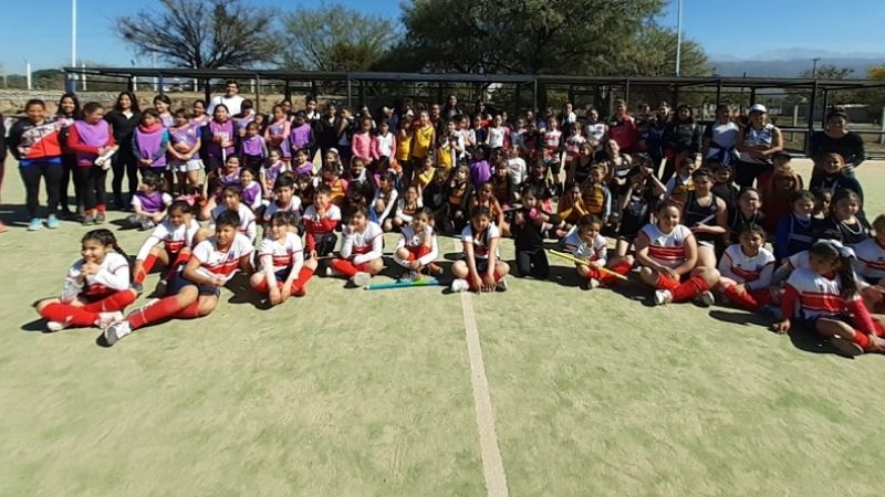 Intensa jornada de hockey infantil en el “Poli Capital