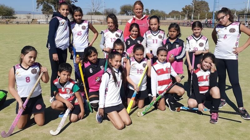 Intensa jornada de hockey infantil en el “Poli Capital