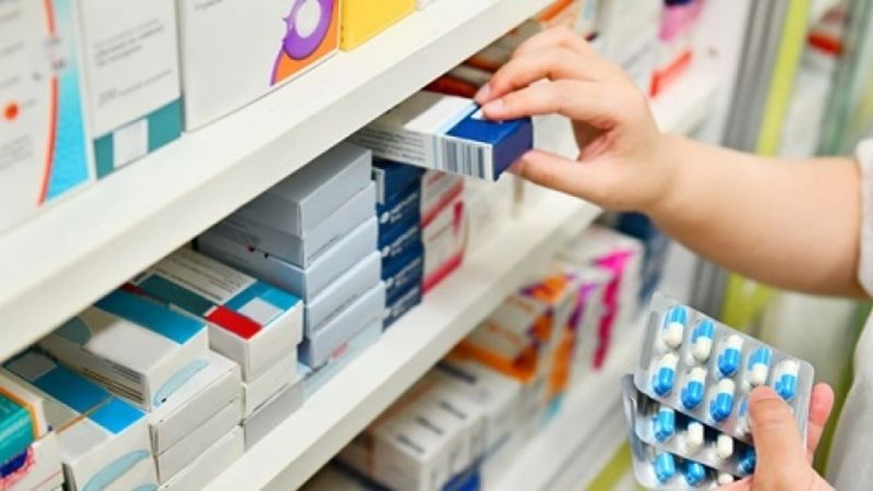 El último año bajaron la persiana 500 farmacias