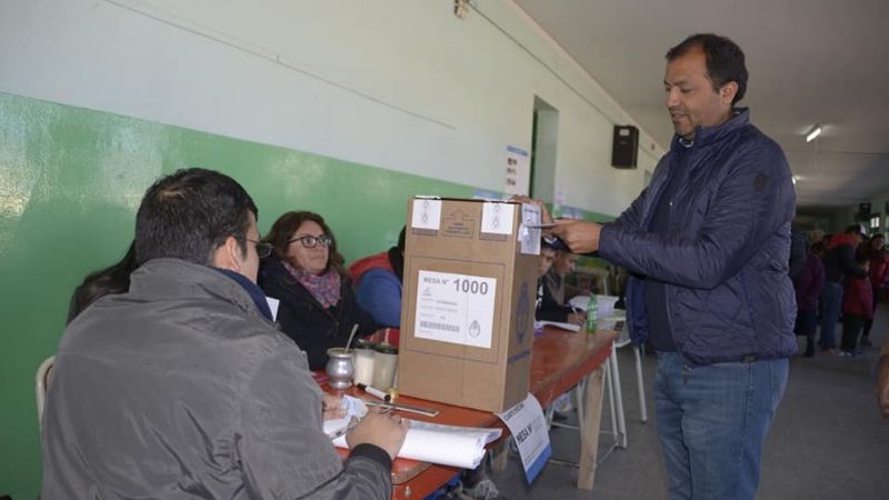 Sánchez obtuvo el 71% de apoyo de la comunidad santamariana