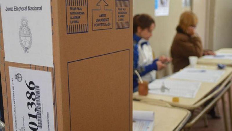 Detienen a un prófugo por homicidio cuando acompañaba a su novia a votar