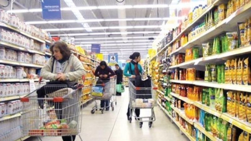 Devaluación y traslado a precios: estiman inflación anual por encima del 50%