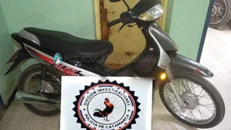 Arrestan a un joven y recuperan una moto