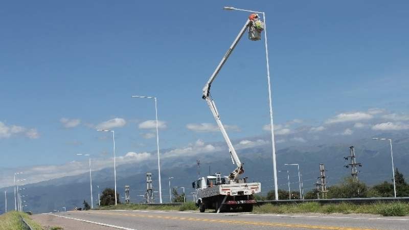 Mantenimiento de luminarias en la Av. Circunvalación