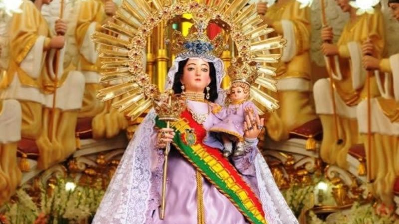 Misa y procesión en honor a la Virgen de Urkupiña