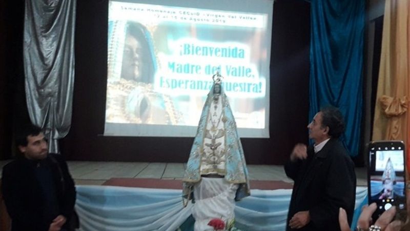 Cantata a la Virgen en el Centro Educativo y Cultural Diocesano