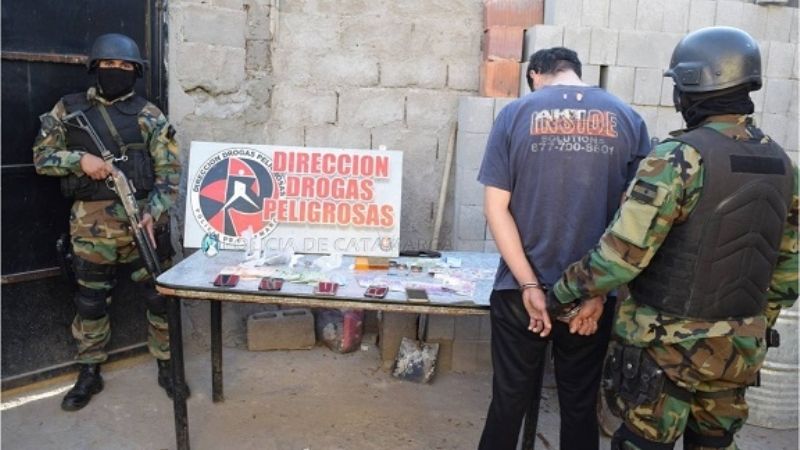 Desbaratan kiosco de droga que funcionaba en una pizzería
