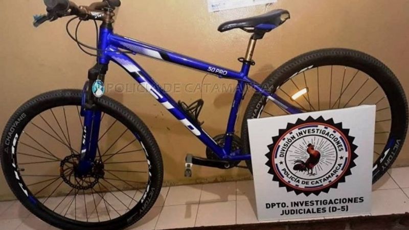 Le robaron la bici en Chumbicha y la encontró en un descampado de Capital
