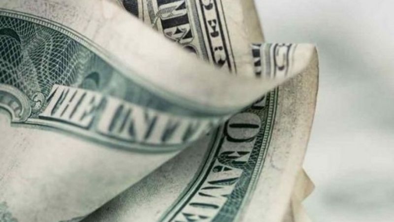 El sueldo argentino medido en dólares perdió 65% durante el gobierno de Macri