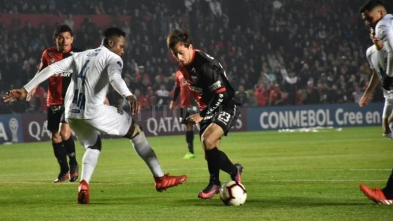 Colón pasó a semifinales con una goleada sobre Zulia