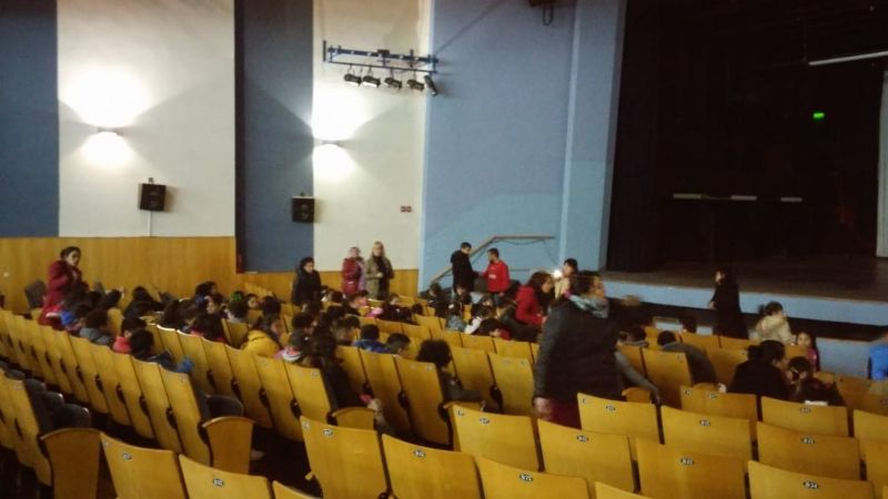 Otro miércoles de visita de alumnos al Cine Teatro Catamarca
