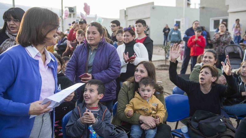 Lucía entregó otras 70 viviendas en Valle Chico