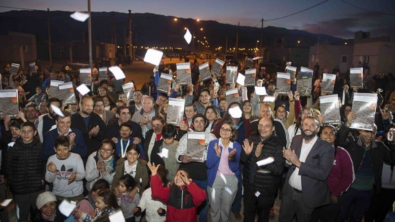 Lucía entregó otras 70 viviendas en Valle Chico