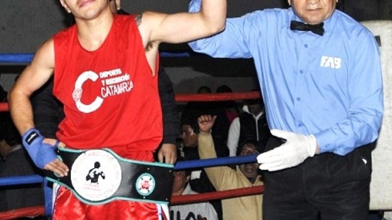 El “Terrible” Corzo venció por “descalificación” en el 4to.