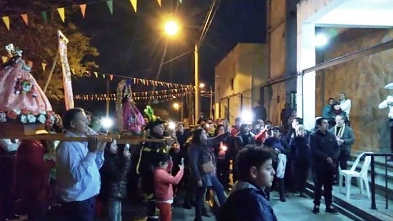 Con mariachis y bailes, celebran a Nuestra Señora de Urkupiña