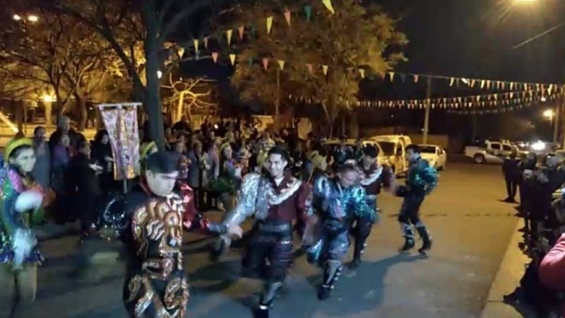 Con mariachis y bailes, celebran a Nuestra Señora de Urkupiña