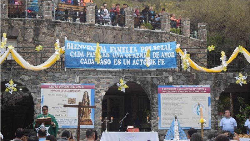 Policías peregrinaron para dar gracias a la Virgen