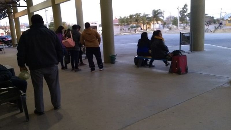 La Terminal de Ómnibus Recreo, sin sala de espera