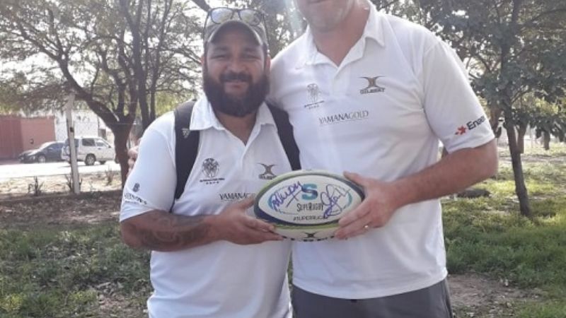Dos All Blacks capacitaron a jugadores locales