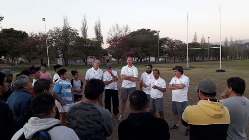 Dos All Blacks capacitaron a jugadores locales