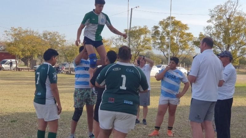 Dos All Blacks capacitaron a jugadores locales