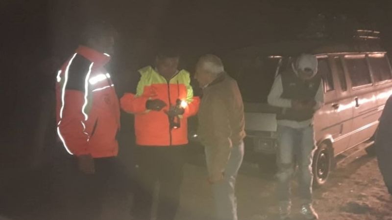 Defensa Civil auxilió a contingente varado en la Cuesta del Totoral