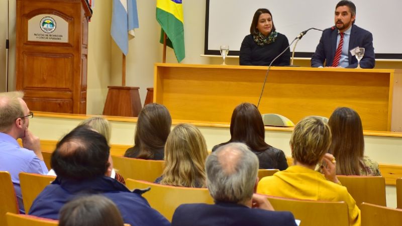 Investigadores de Brasil visitan la UNCA