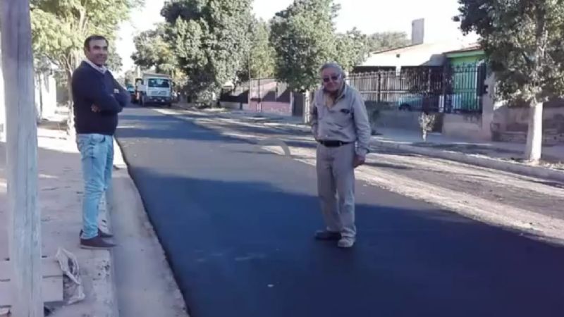 Continúa el plan de asfaltado en barrios de Recreo
